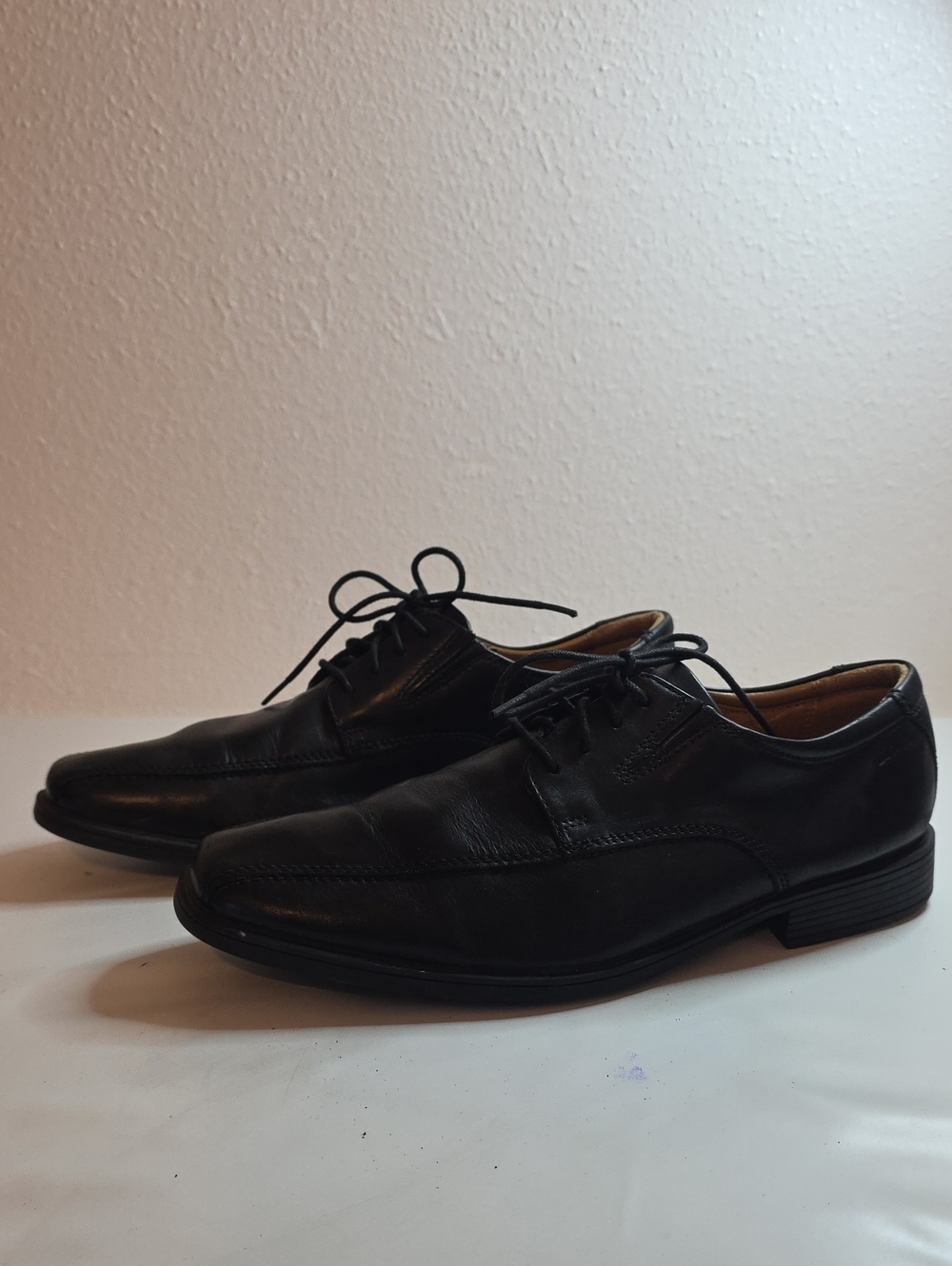 CLARK'S LEATHER OXFORDS MENS SIZE 9 GUC BLACK ON BLACK